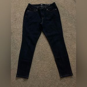 New Directions skinny jeans size 8PR good condition dark wash